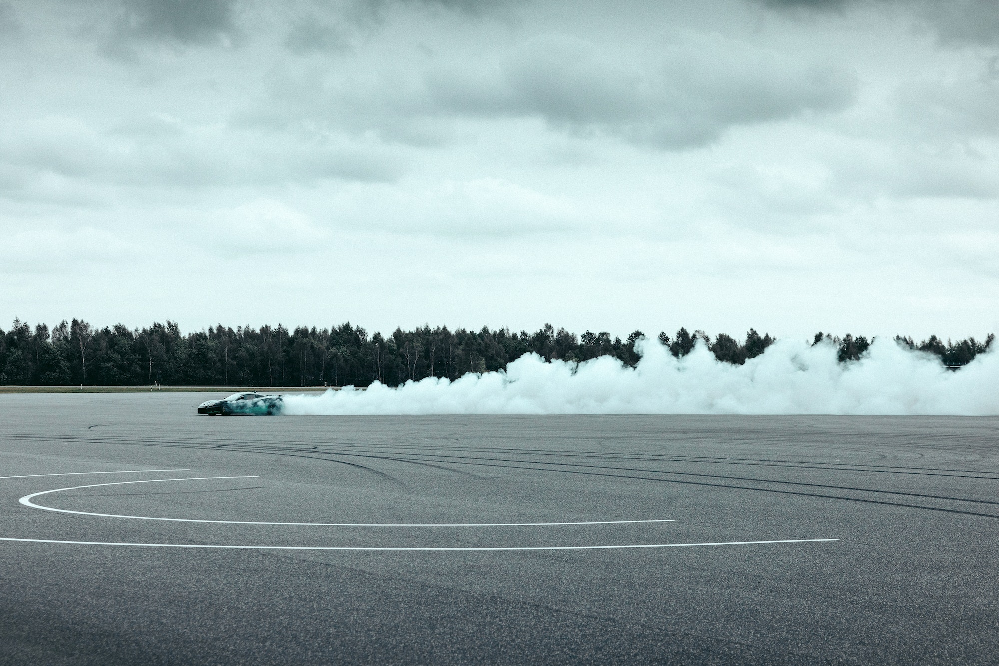 ريماك نيفيرا تسحق رقم قياسي جديد للسرعة، هذه المرة بالقيادة العكسية للوراء 9