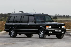 رنج روفر ليموزين 1994 فريدة من نوعها بُنيت لعائلة بروناي الملكية تُعرض للبيع في مزاد رينج روفر فوغ 1994 ليموزين