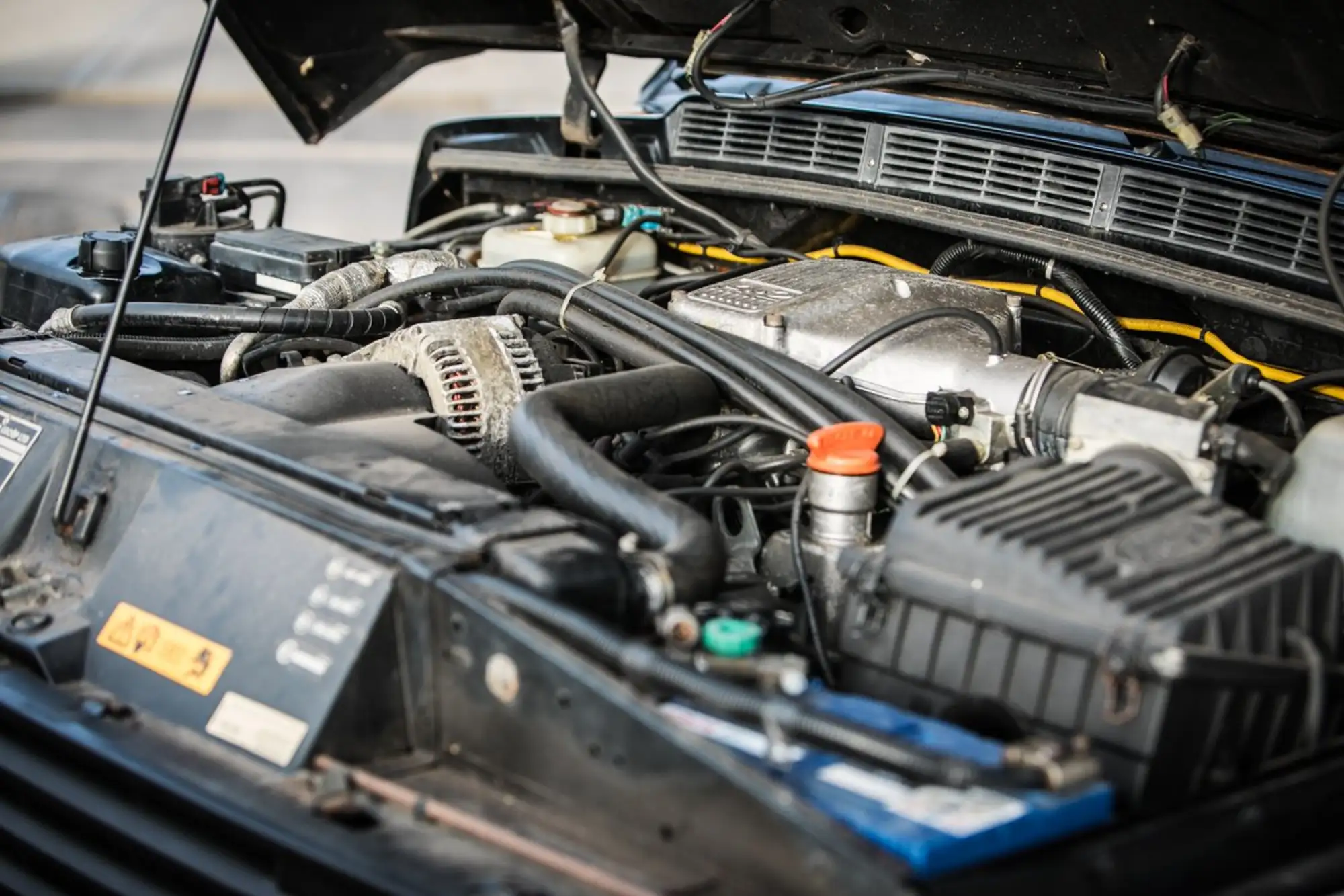 رنج روفر ليموزين 1994 فريدة من نوعها بُنيت لعائلة بروناي الملكية تُعرض للبيع في مزاد رنج روفر ليموزين 1994 فريدة من نوعها بُنيت لعائلة بروناي الملكية تُعرض للبيع في مزاد 15