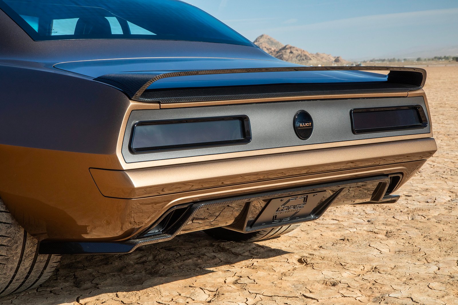 شيفروليه كامارو 1969 تعود للحياة بتعديلات عصرية رائعة وقوة 1,200 حصان شيفروليه كامارو 1969 تعود للحياة بتعديلات عصرية رائعة وقوة 1,200 حصان 5