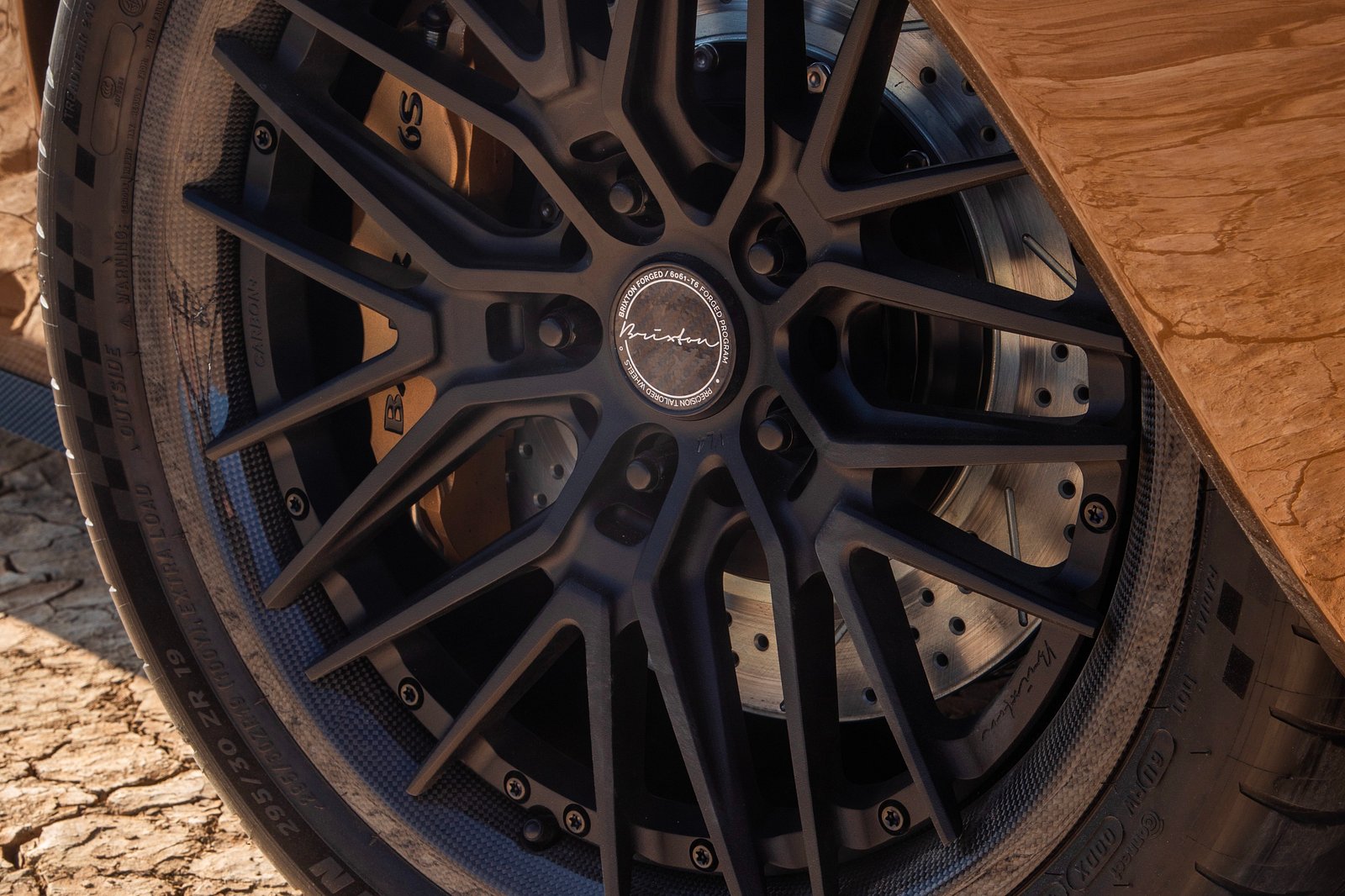 شيفروليه كامارو 1969 تعود للحياة بتعديلات عصرية رائعة وقوة 1,200 حصان شيفروليه كامارو 1969 تعود للحياة بتعديلات عصرية رائعة وقوة 1,200 حصان 11