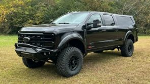 شاحنة فورد F-250 تتحول إلى SUV ضخمة لتسعة ركاب مع عزم دوران 1,625 نيوتن متر شاحنة فورد F-250 تتحول إلى SUV ضخمة لتسعة ركاب مع عزم دوران 1,625 نيوتن متر 1