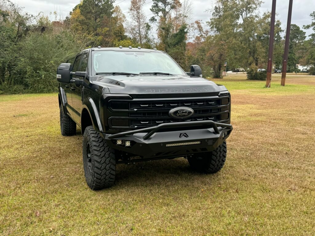 شاحنة فورد F-250 تتحول إلى SUV ضخمة لتسعة ركاب مع عزم دوران 1,625 نيوتن متر شاحنة فورد F-250 تتحول إلى SUV ضخمة لتسعة ركاب مع عزم دوران 1,625 نيوتن متر 7