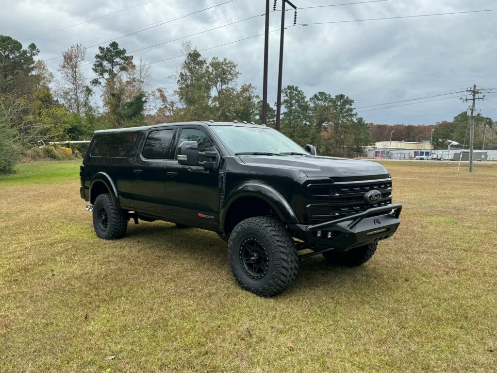 شاحنة فورد F-250 تتحول إلى SUV ضخمة لتسعة ركاب مع عزم دوران 1,625 نيوتن متر شاحنة فورد F-250 تتحول إلى SUV ضخمة لتسعة ركاب مع عزم دوران 1,625 نيوتن متر 8