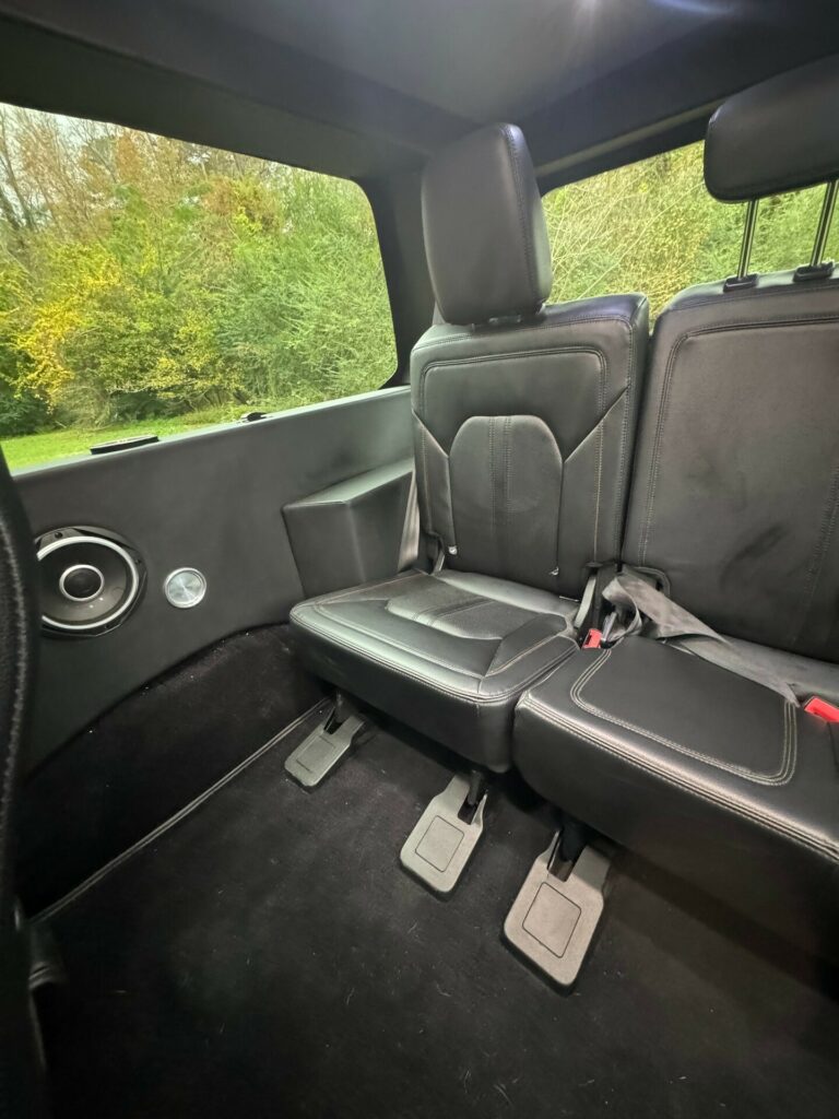 شاحنة فورد F-250 تتحول إلى SUV ضخمة لتسعة ركاب مع عزم دوران 1,625 نيوتن متر شاحنة فورد F-250 تتحول إلى SUV ضخمة لتسعة ركاب مع عزم دوران 1,625 نيوتن متر 3