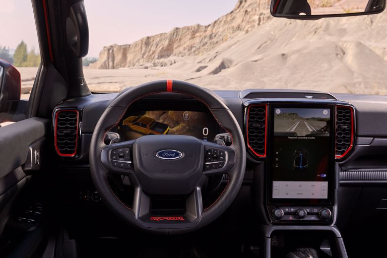 سعر فورد رينجر رابتر 2023 وجولة على تجهيزات البيك اب البارزة في السعودية سعر فورد رينجر رابتر 2023 التقنيات