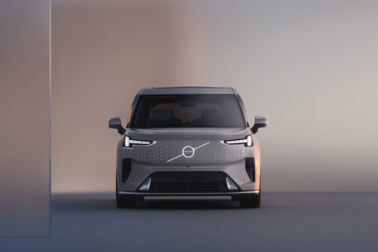 فولفو EM90 هي أول ميني فان كهربائية فاخرة للعلامة السويدية بمدى يتجاوز 730 كيلومتر! فولفو EM90 هي أول ميني فان كهربائية فاخرة للعلامة السويدية بمدى يتجاوز 730 كيلومتر! 20