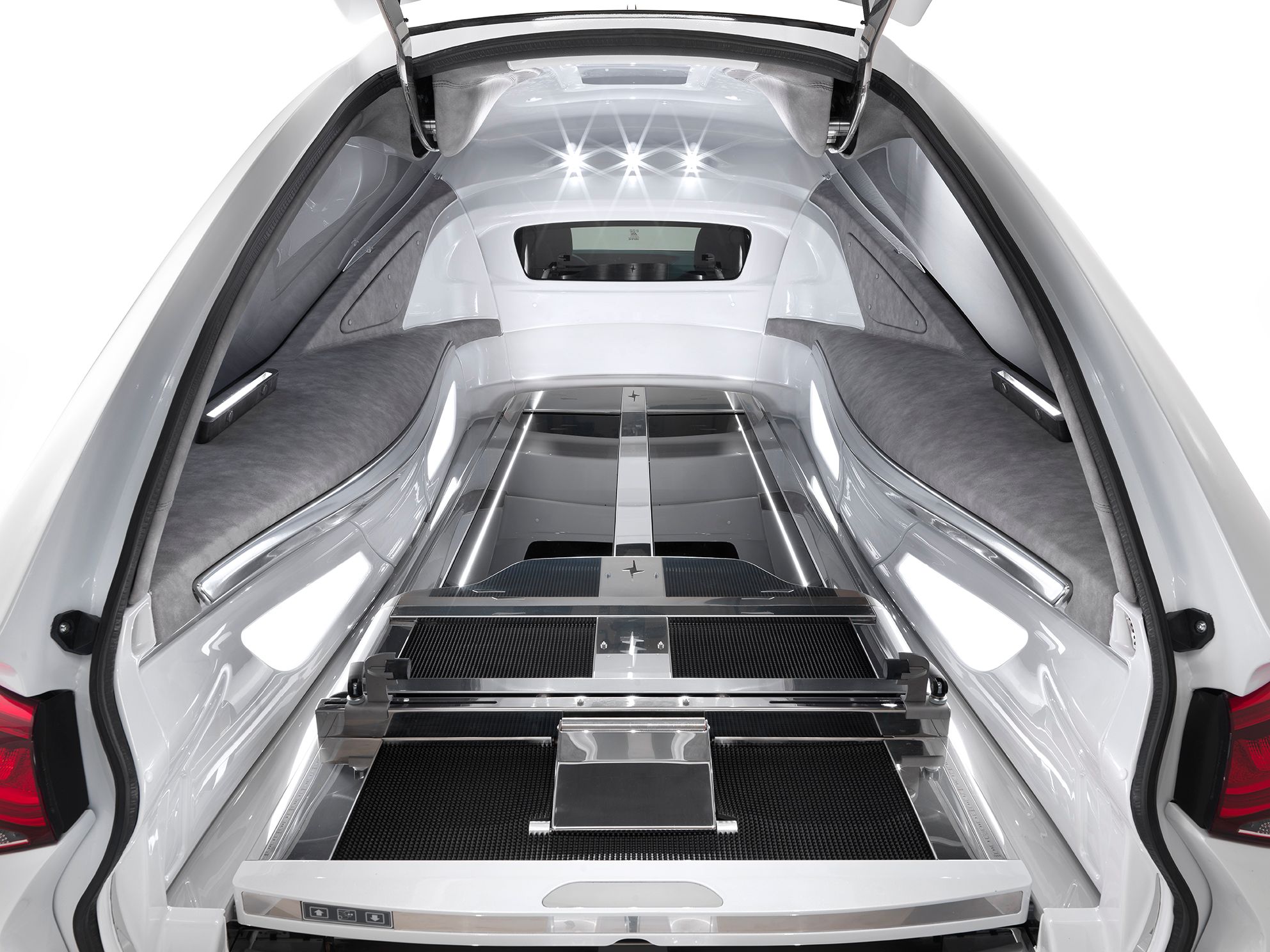 رولزرويس جوست ومرسيدس CLS تحصلان على نسخ مخصصة لنقل الموتى رولزرويس جوست ومرسيدس CLS تحصلان على نسخ مخصصة لنقل الموتى 7