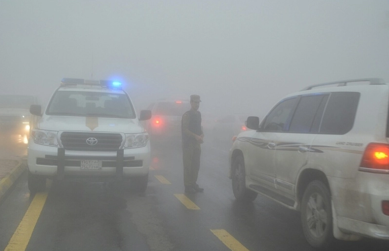 "أمن الطرق" يوجه إرشادات هامة للقيادة الآمنة في الضباب "أمن الطرق" يوجه إرشادات هامة للقيادة الآمنة في الضباب 1