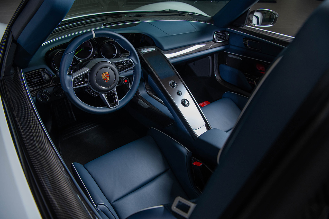 بورش 918 سبايدر بإصدار حصري للغاية تحقق سعر قياسي جديد بعد بيعها في مزاد علني بورش 918 سبايدر بإصدار حصري للغاية تحقق سعر قياسي جديد بعد بيعها في مزاد علني 11