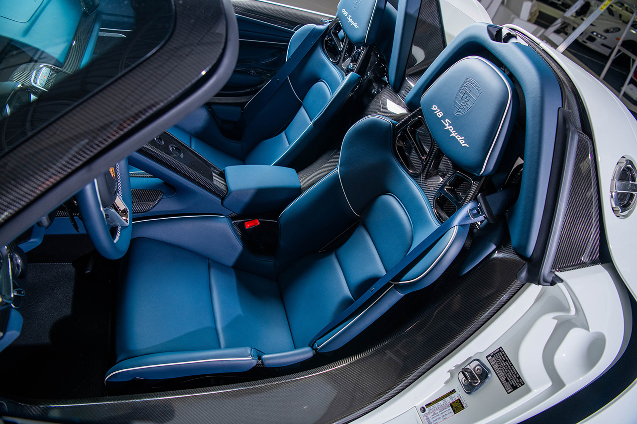 بورش 918 سبايدر بإصدار حصري للغاية تحقق سعر قياسي جديد بعد بيعها في مزاد علني بورش 918 سبايدر بإصدار حصري للغاية تحقق سعر قياسي جديد بعد بيعها في مزاد علني 10