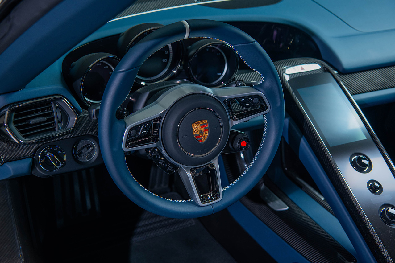 بورش 918 سبايدر بإصدار حصري للغاية تحقق سعر قياسي جديد بعد بيعها في مزاد علني بورش 918 سبايدر بإصدار حصري للغاية تحقق سعر قياسي جديد بعد بيعها في مزاد علني 9