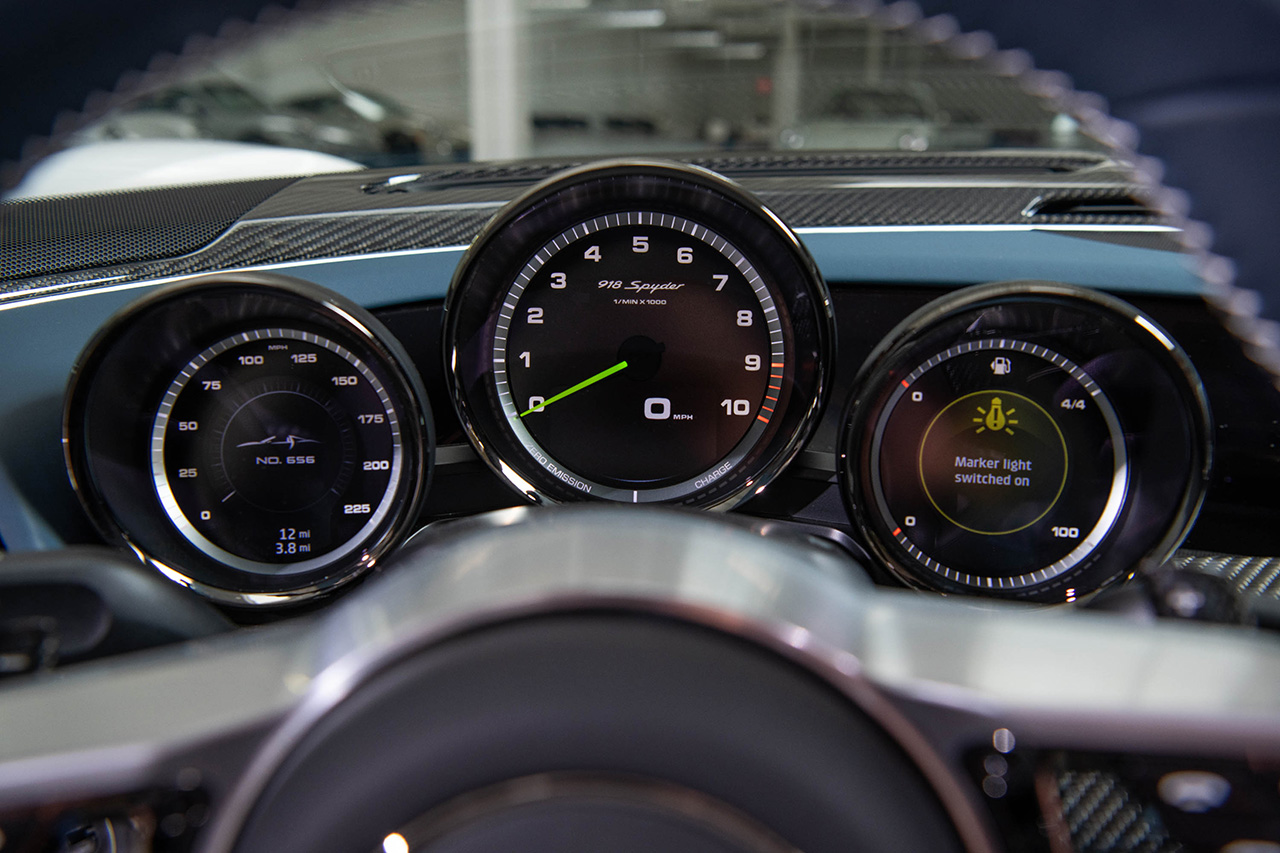 بورش 918 سبايدر بإصدار حصري للغاية تحقق سعر قياسي جديد بعد بيعها في مزاد علني بورش 918 سبايدر بإصدار حصري للغاية تحقق سعر قياسي جديد بعد بيعها في مزاد علني 8