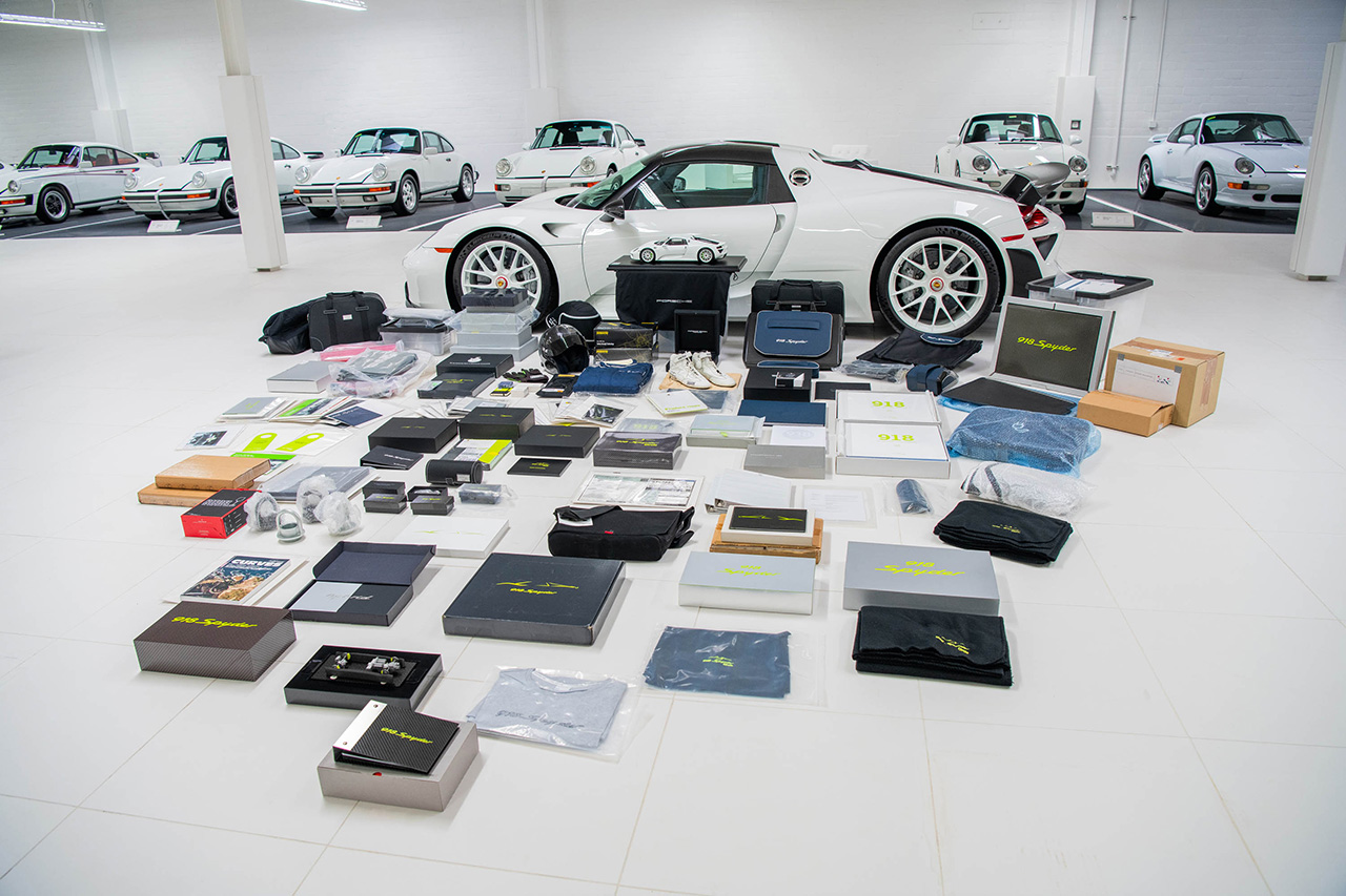 بورش 918 سبايدر بإصدار حصري للغاية تحقق سعر قياسي جديد بعد بيعها في مزاد علني بورش 918 سبايدر بإصدار حصري للغاية تحقق سعر قياسي جديد بعد بيعها في مزاد علني 7