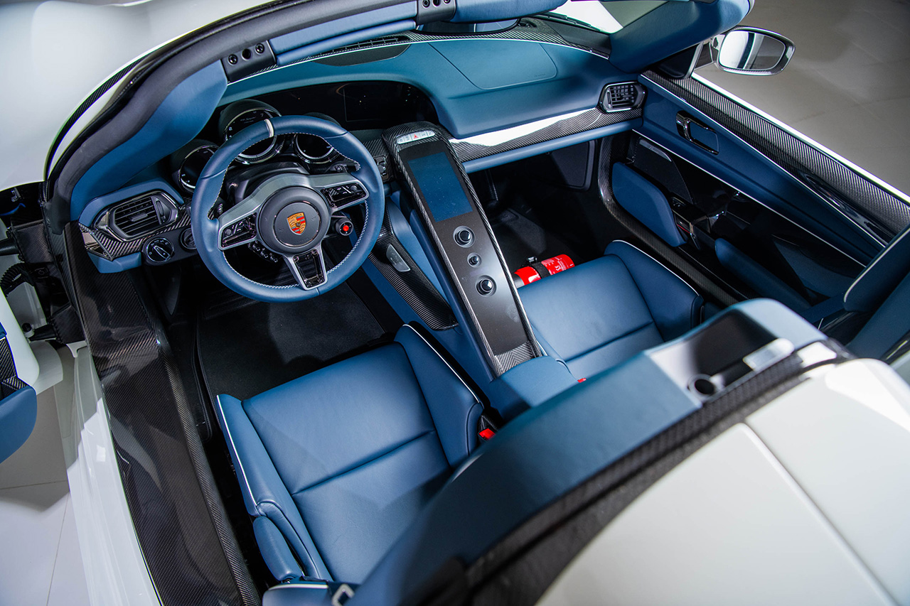 بورش 918 سبايدر بإصدار حصري للغاية تحقق سعر قياسي جديد بعد بيعها في مزاد علني بورش 918 سبايدر بإصدار حصري للغاية تحقق سعر قياسي جديد بعد بيعها في مزاد علني 4