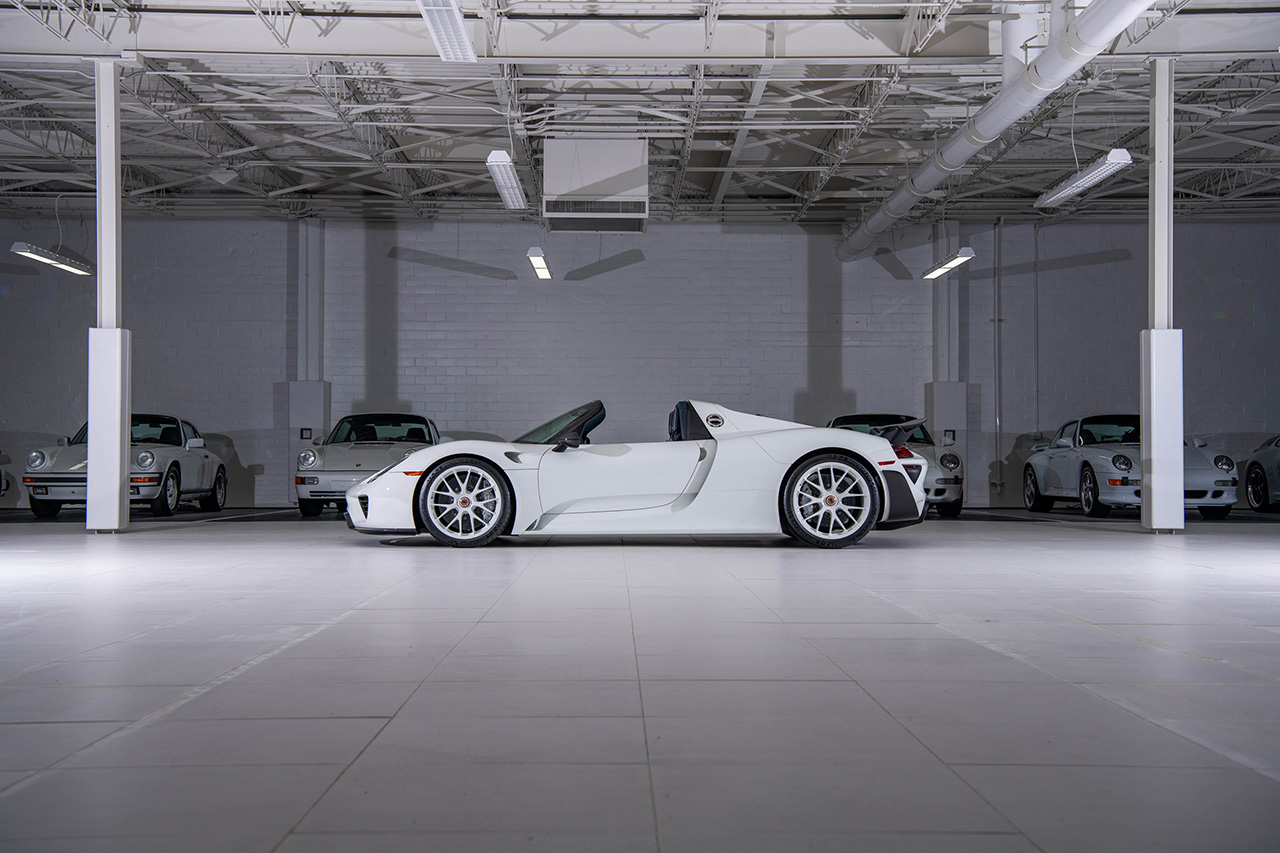 بورش 918 سبايدر بإصدار حصري للغاية تحقق سعر قياسي جديد بعد بيعها في مزاد علني بورش 918 سبايدر بإصدار حصري للغاية تحقق سعر قياسي جديد بعد بيعها في مزاد علني 3