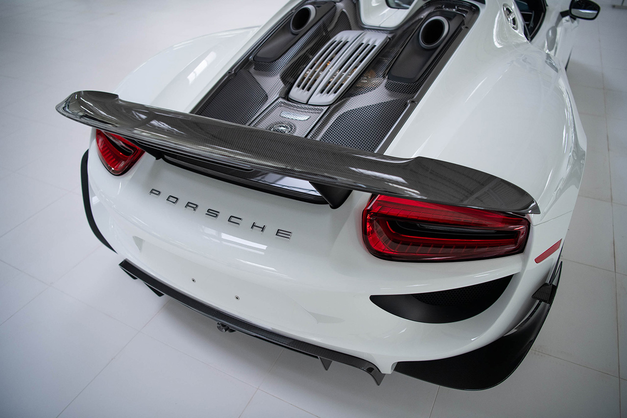 بورش 918 سبايدر بإصدار حصري للغاية تحقق سعر قياسي جديد بعد بيعها في مزاد علني بورش 918 سبايدر بإصدار حصري للغاية تحقق سعر قياسي جديد بعد بيعها في مزاد علني 16