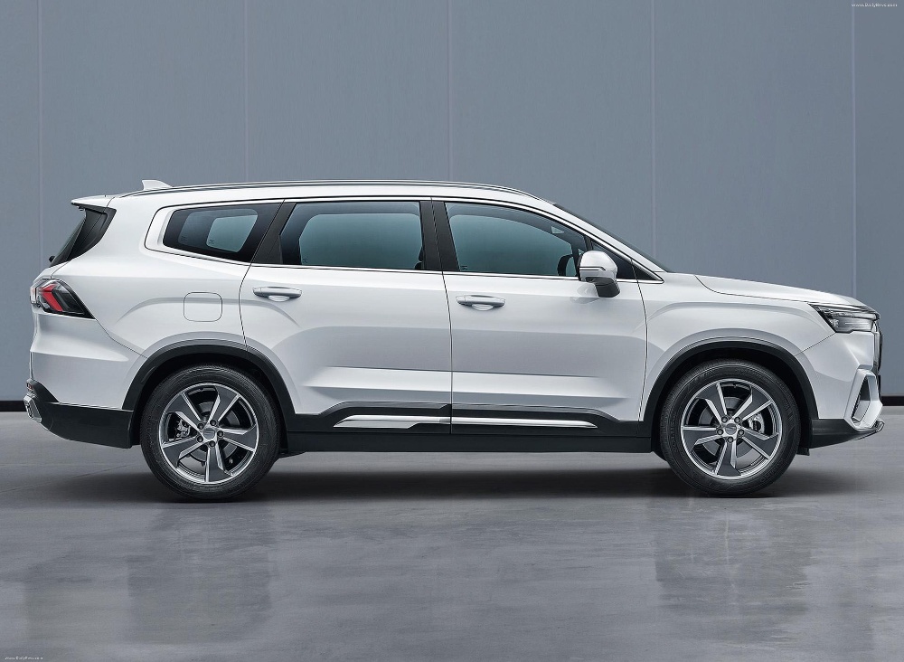 جيلي اوكافانجو 2024 تعرف على الجيل الجديد من الاس يو في الرائدة في السعودية جيلي اوكافانجو 2024 من الجنب