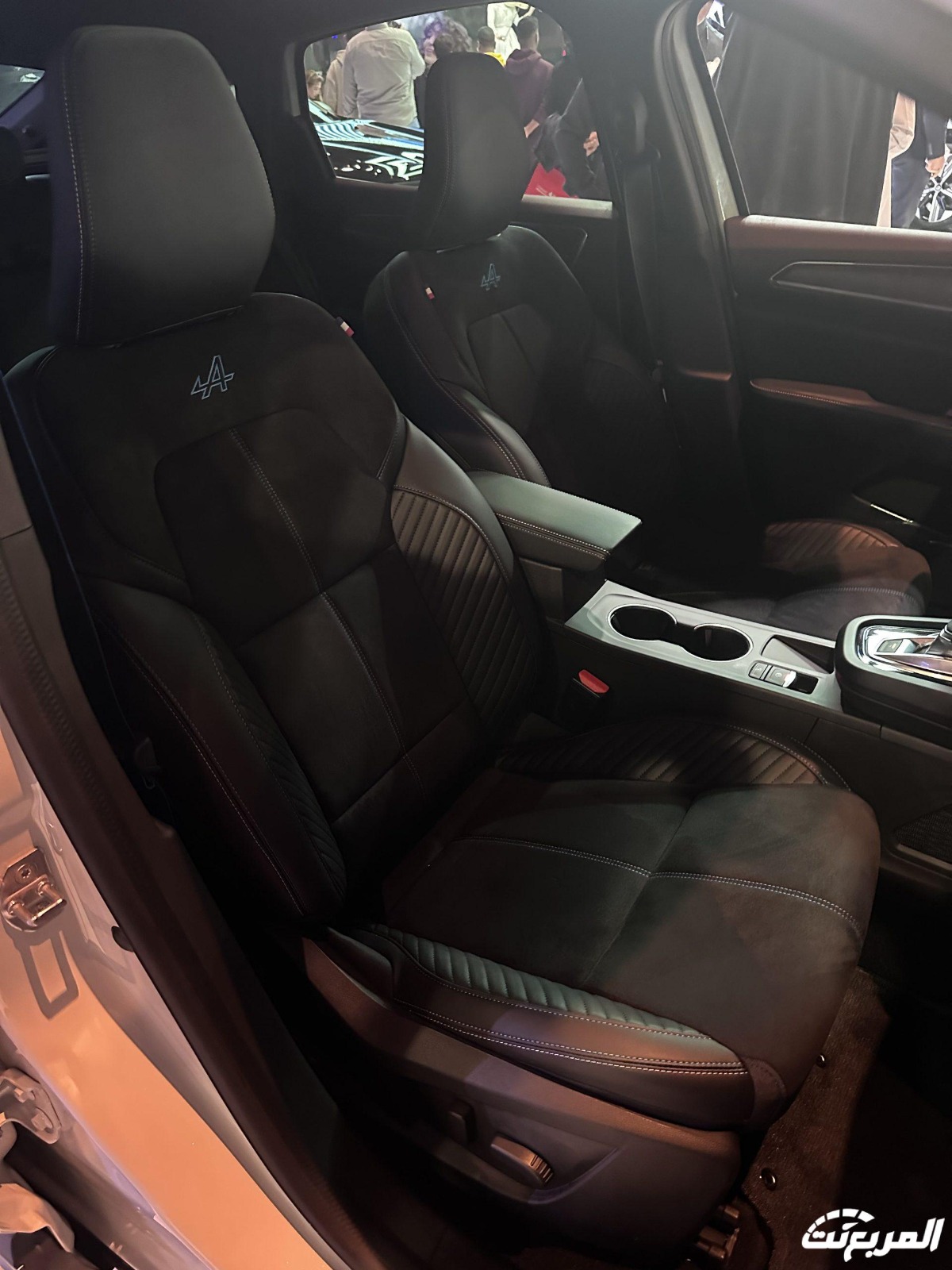 رينو أركانا 2024 اس يو في كوبيه قادمة للمنافسة بمزايا قوية في سوق مزدحم رينو أركانا المقاعد الأمامية