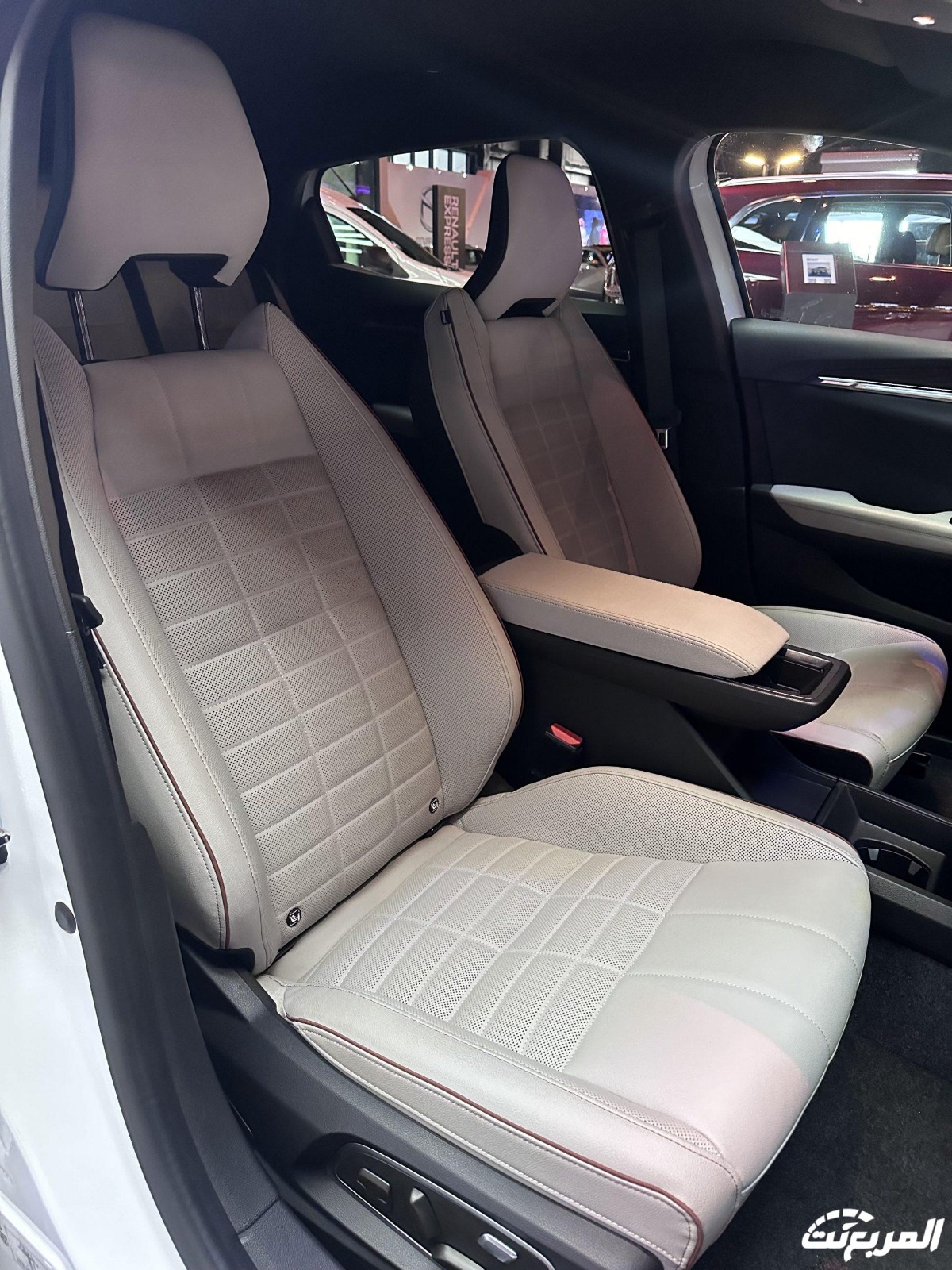 رينو ميجان إي تك الكهربائية بالكامل 2024 تقدم مستويات عالية من الذكاء والاستدامة تعرف عليها رينو ميجان إي تك المقاعد الامامية