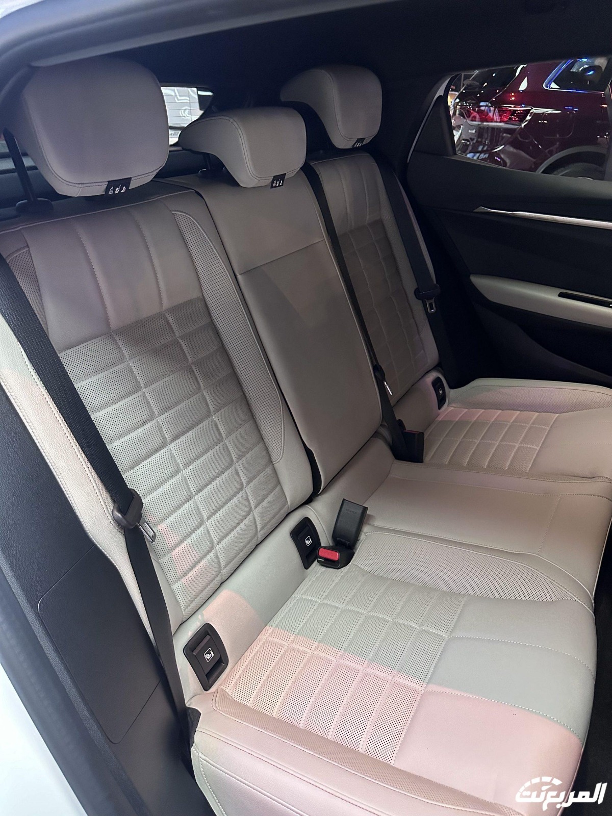 رينو ميجان إي تك الكهربائية بالكامل 2024 تقدم مستويات عالية من الذكاء والاستدامة تعرف عليها رينو ميجان إي تك المقاعد الخلفية