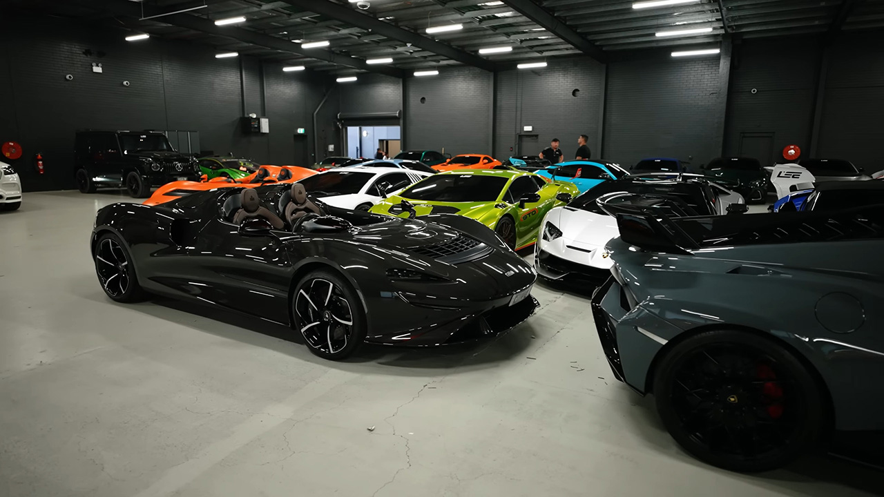 ملياردير أسترالي للألعاب يمتلك واحدة من أكثر مجموعات السيارات تميزاً في العالم بقيمة تتجاوز 100 مليون دولار ملياردير أسترالي للألعاب يمتلك واحدة من أكثر مجموعات السيارات تميزاً في العالم بقيمة تتجاوز 100 مليون دولار 13