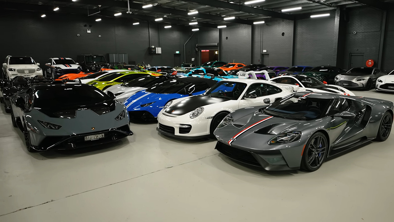 ملياردير أسترالي للألعاب يمتلك واحدة من أكثر مجموعات السيارات تميزاً في العالم بقيمة تتجاوز 100 مليون دولار ملياردير أسترالي للألعاب يمتلك واحدة من أكثر مجموعات السيارات تميزاً في العالم بقيمة تتجاوز 100 مليون دولار 20