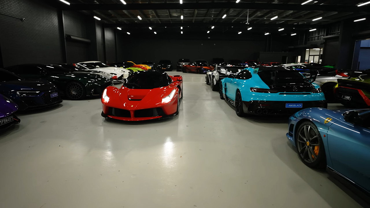 ملياردير أسترالي للألعاب يمتلك واحدة من أكثر مجموعات السيارات تميزاً في العالم بقيمة تتجاوز 100 مليون دولار ملياردير أسترالي للألعاب يمتلك واحدة من أكثر مجموعات السيارات تميزاً في العالم بقيمة تتجاوز 100 مليون دولار 19