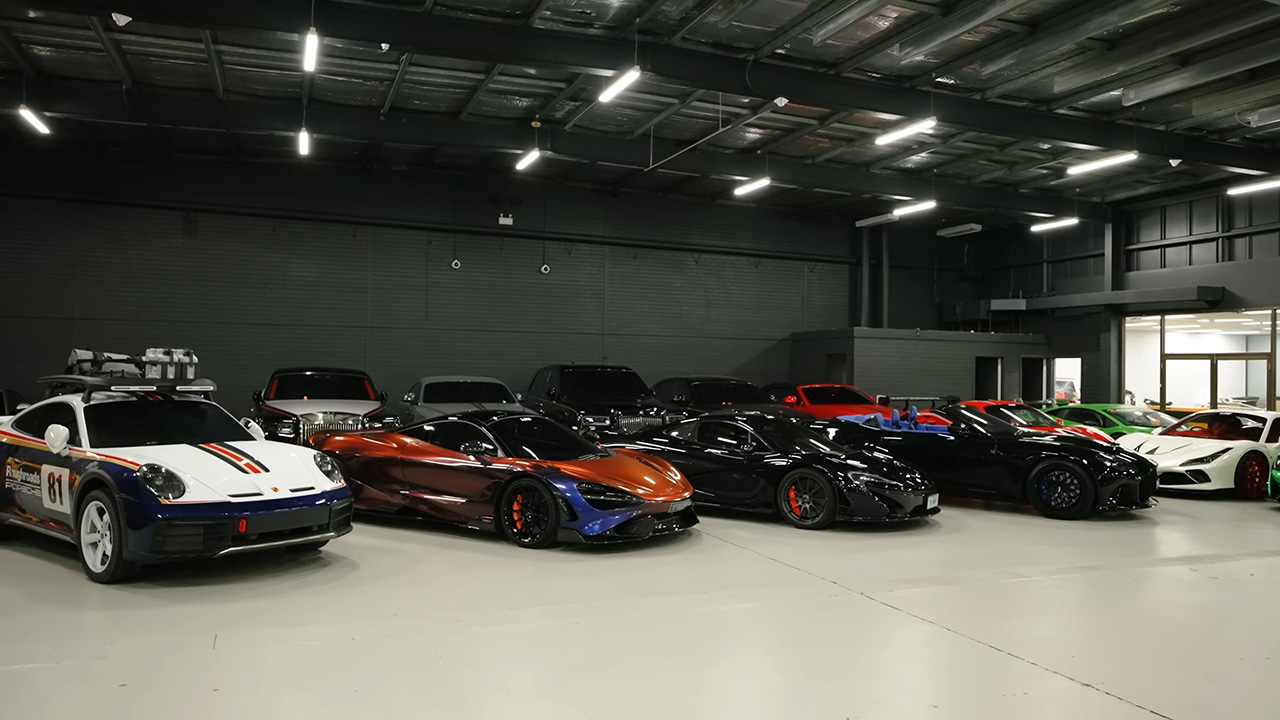 ملياردير أسترالي للألعاب يمتلك واحدة من أكثر مجموعات السيارات تميزاً في العالم بقيمة تتجاوز 100 مليون دولار ملياردير أسترالي للألعاب يمتلك واحدة من أكثر مجموعات السيارات تميزاً في العالم بقيمة تتجاوز 100 مليون دولار 18