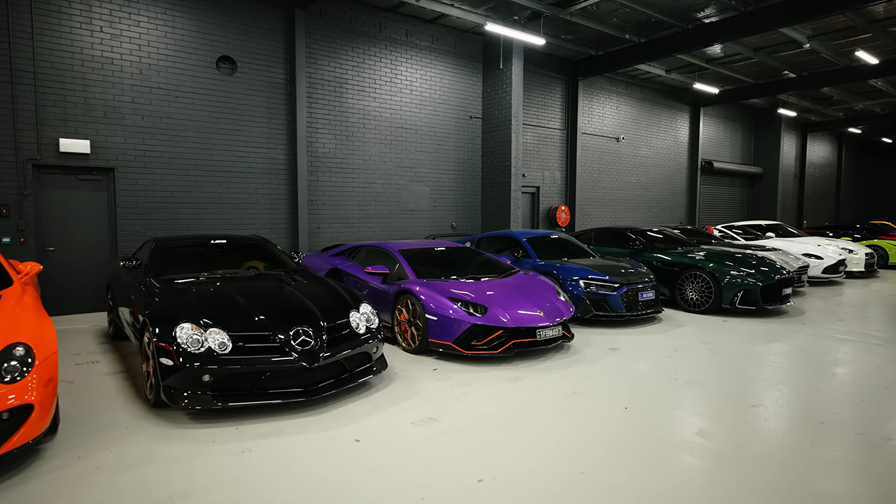 ملياردير أسترالي للألعاب يمتلك واحدة من أكثر مجموعات السيارات تميزاً في العالم بقيمة تتجاوز 100 مليون دولار ملياردير أسترالي للألعاب يمتلك واحدة من أكثر مجموعات السيارات تميزاً في العالم بقيمة تتجاوز 100 مليون دولار 17
