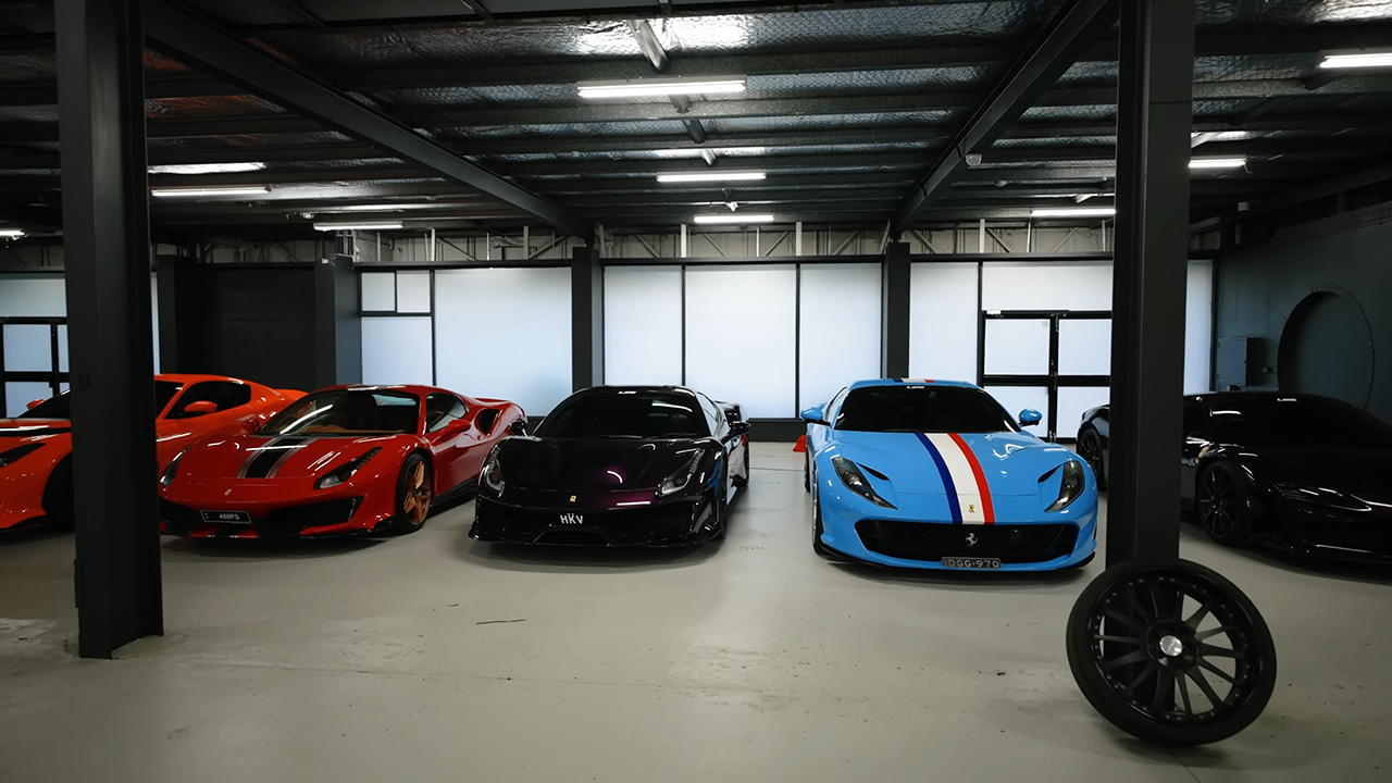 ملياردير أسترالي للألعاب يمتلك واحدة من أكثر مجموعات السيارات تميزاً في العالم بقيمة تتجاوز 100 مليون دولار ملياردير أسترالي للألعاب يمتلك واحدة من أكثر مجموعات السيارات تميزاً في العالم بقيمة تتجاوز 100 مليون دولار 16