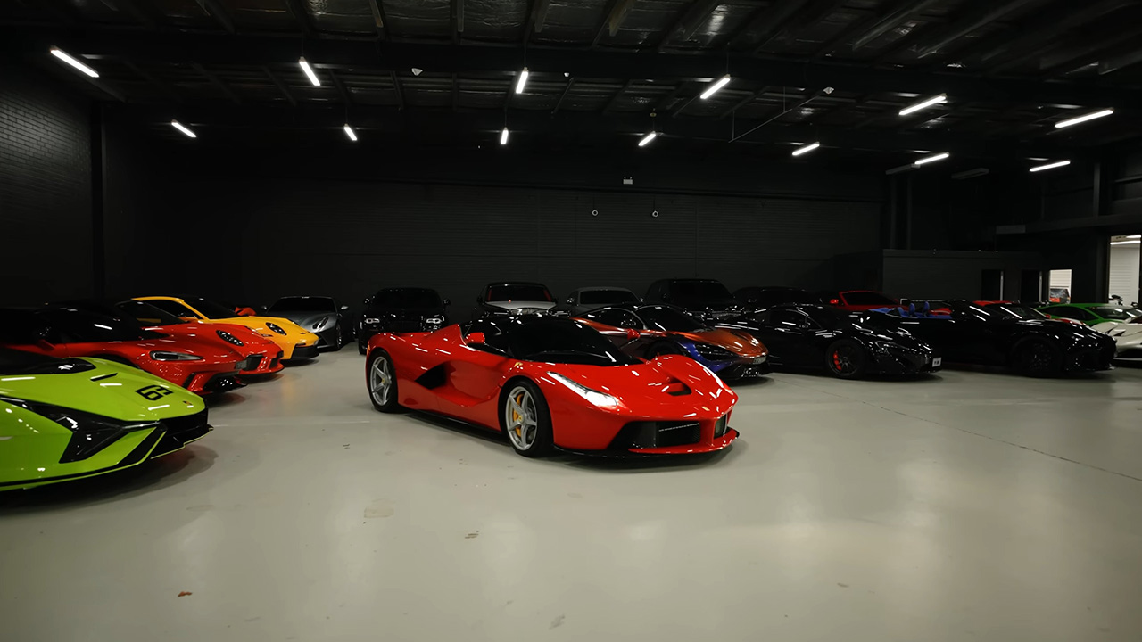 ملياردير أسترالي للألعاب يمتلك واحدة من أكثر مجموعات السيارات تميزاً في العالم بقيمة تتجاوز 100 مليون دولار ملياردير أسترالي للألعاب يمتلك واحدة من أكثر مجموعات السيارات تميزاً في العالم بقيمة تتجاوز 100 مليون دولار 14