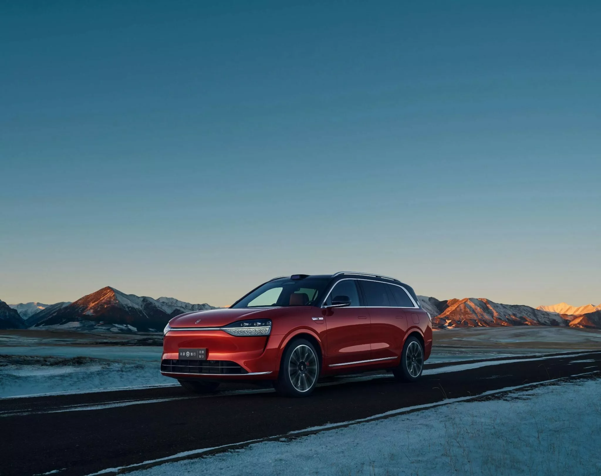 شركة هواوي تكشف عن سيارة SUV كهربائية فاخرة بشاشة سينمائية وقوة 530 حصان 3
