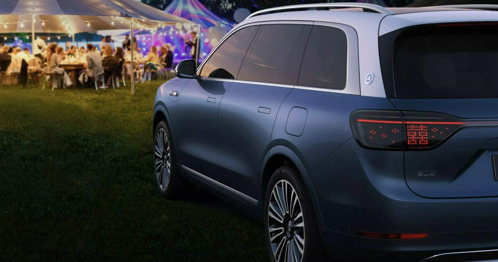 شركة هواوي تكشف عن سيارة SUV كهربائية فاخرة بشاشة سينمائية وقوة 530 حصان 11