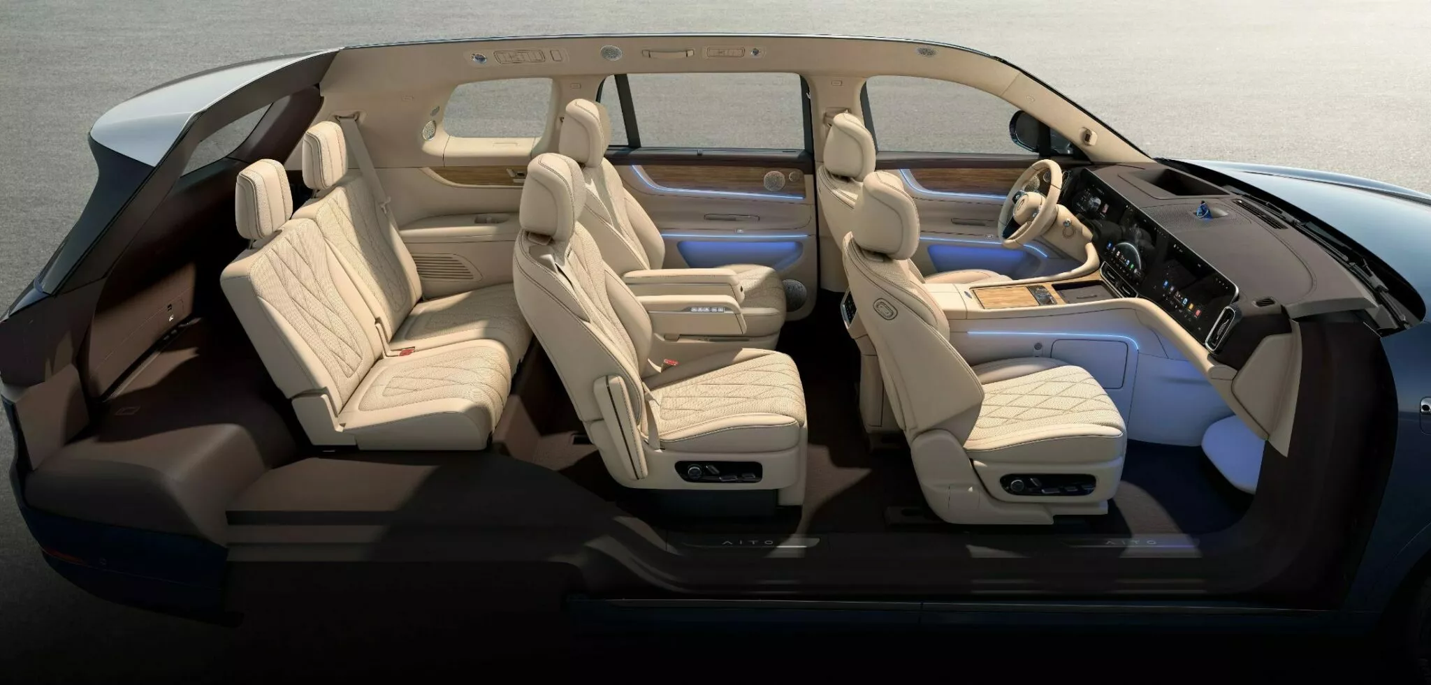 شركة هواوي تكشف عن سيارة SUV كهربائية فاخرة بشاشة سينمائية وقوة 530 حصان 16