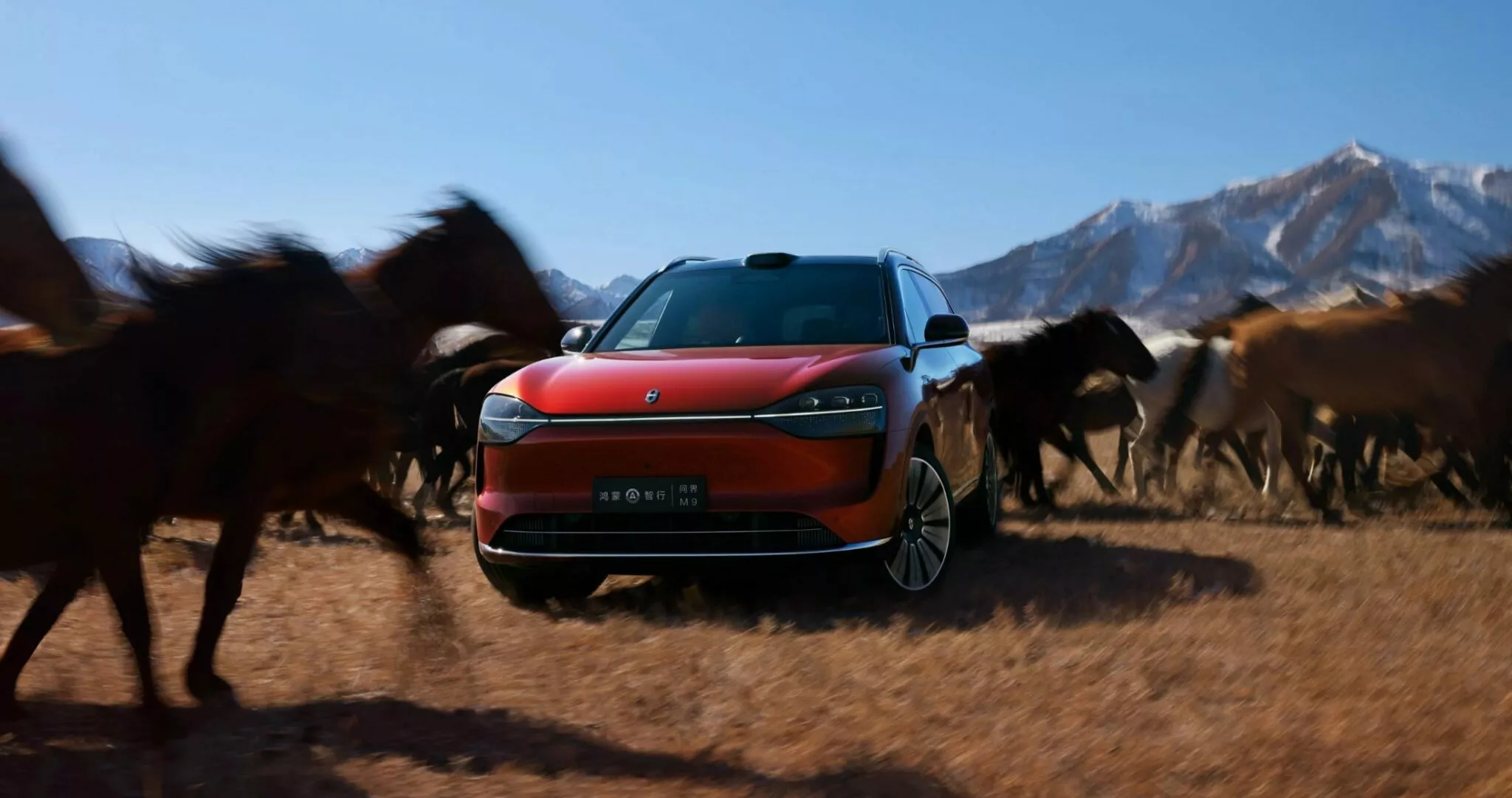 شركة هواوي تكشف عن سيارة SUV كهربائية فاخرة بشاشة سينمائية وقوة 530 حصان 4
