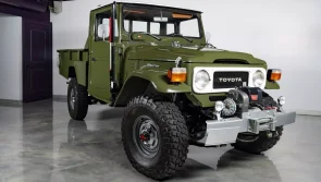 تويوتا لاندكروزر FJ45 كلاسيكية من الثمانينات تحصل على عملية تجديد عصرية رائعة تويوتا لاندكروزر FJ45 كلاسيكية من الثمانينات تحصل على عملية تجديد عصرية رائعة 12