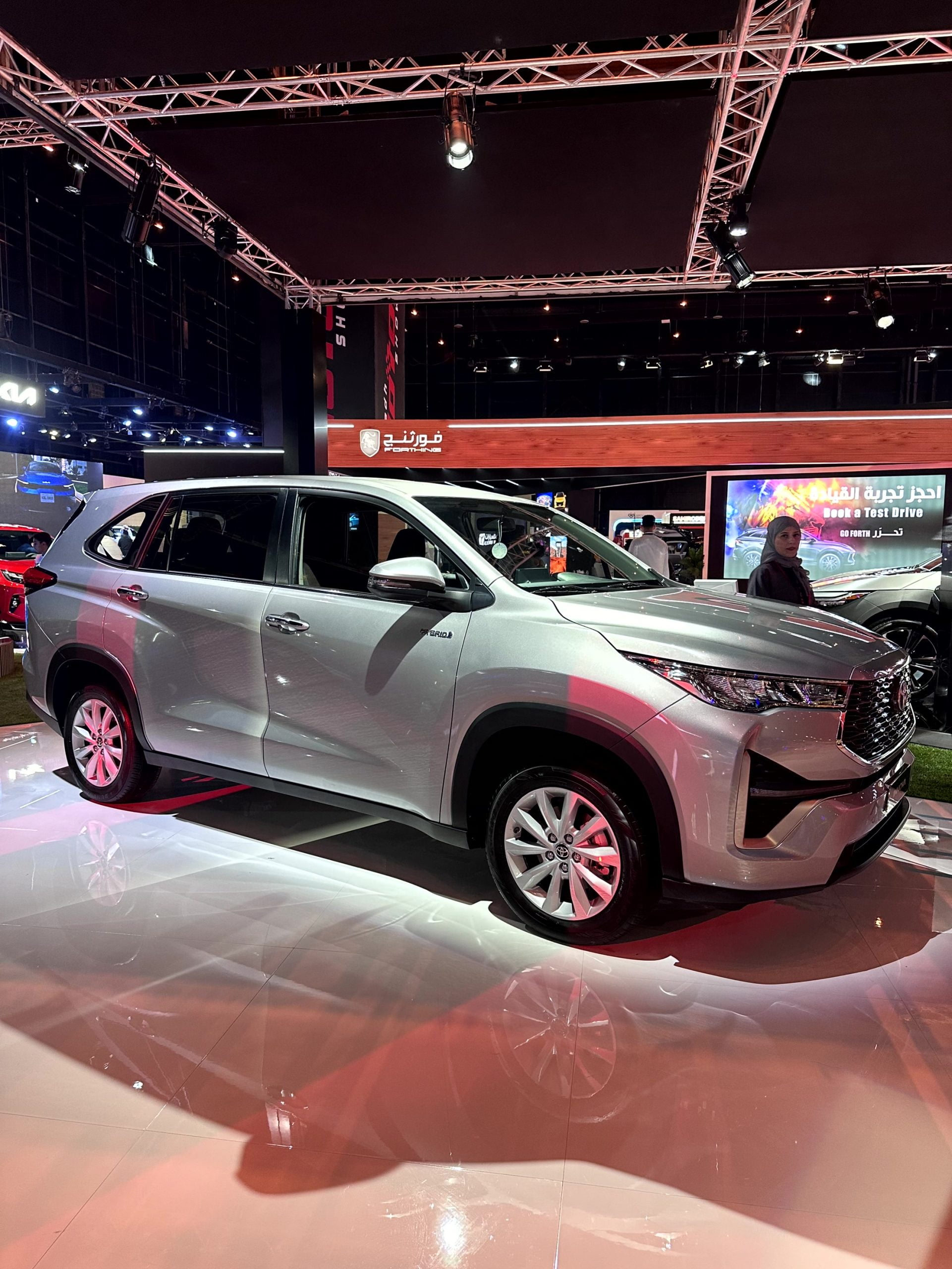 صور تويوتا انوفا 2024 بجودة عالية من الداخل والخارج والألوان المتوفرة صور تويوتا انوفا 2024 بجودة عالية من الداخل والخارج والألوان المتوفرة 6