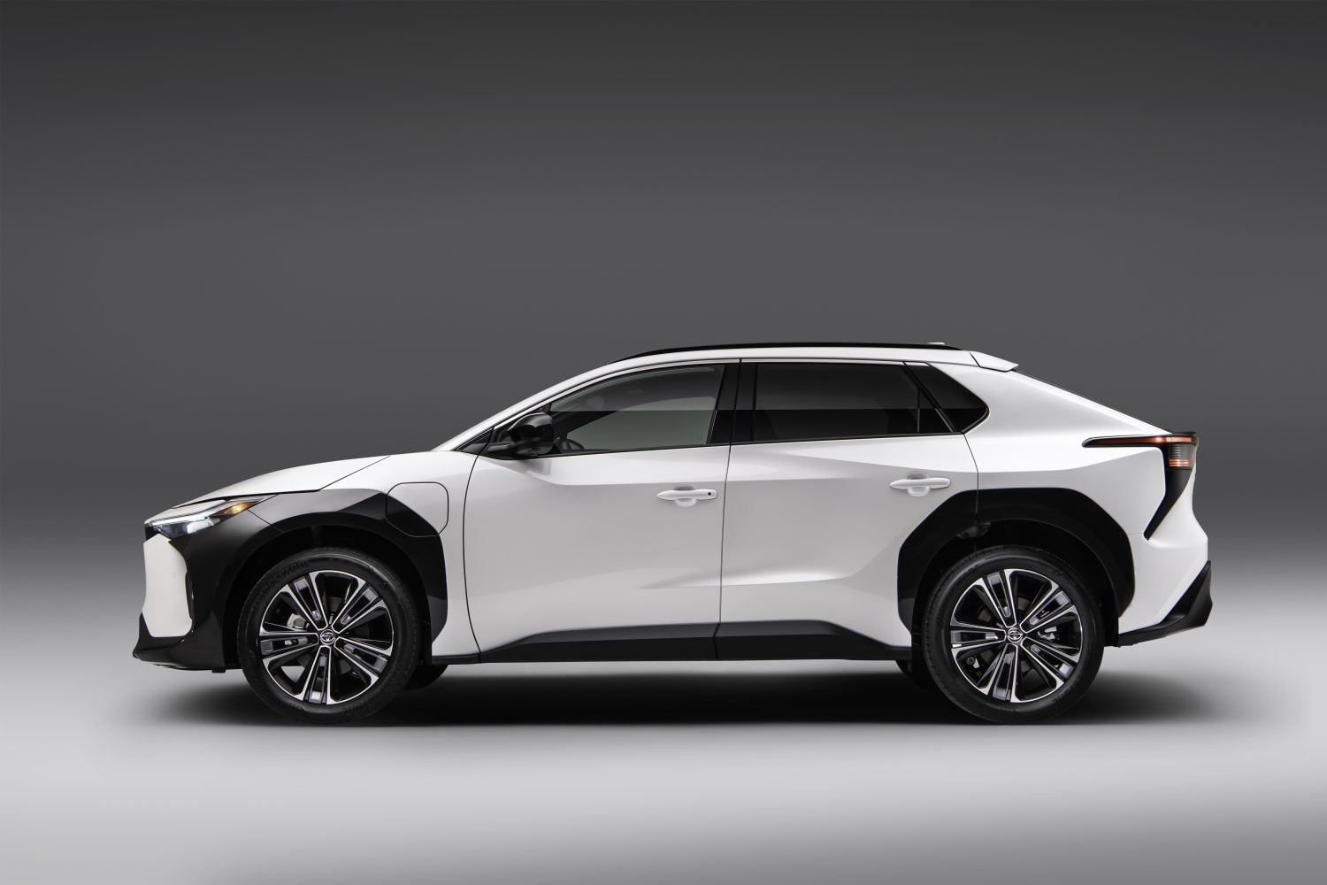 تويوتا bZ4X 2024 الجديدة بجميع الفئات والأسعار المتوفرة وأبرز العيوب والمميزات تويوتا bZ4X 2024 الجديدة بجميع الفئات والأسعار المتوفرة وأبرز العيوب والمميزات 53