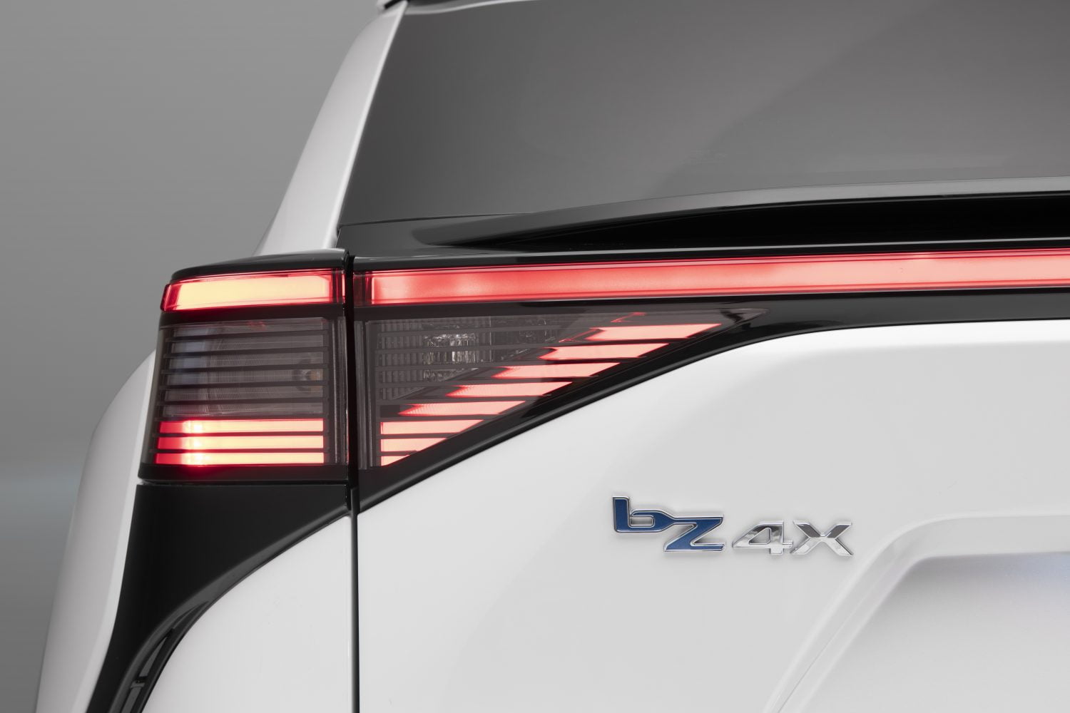 تويوتا bZ4X 2024 الجديدة بجميع الفئات والأسعار المتوفرة وأبرز العيوب والمميزات تويوتا bZ4X 2024 الجديدة بجميع الفئات والأسعار المتوفرة وأبرز العيوب والمميزات 54