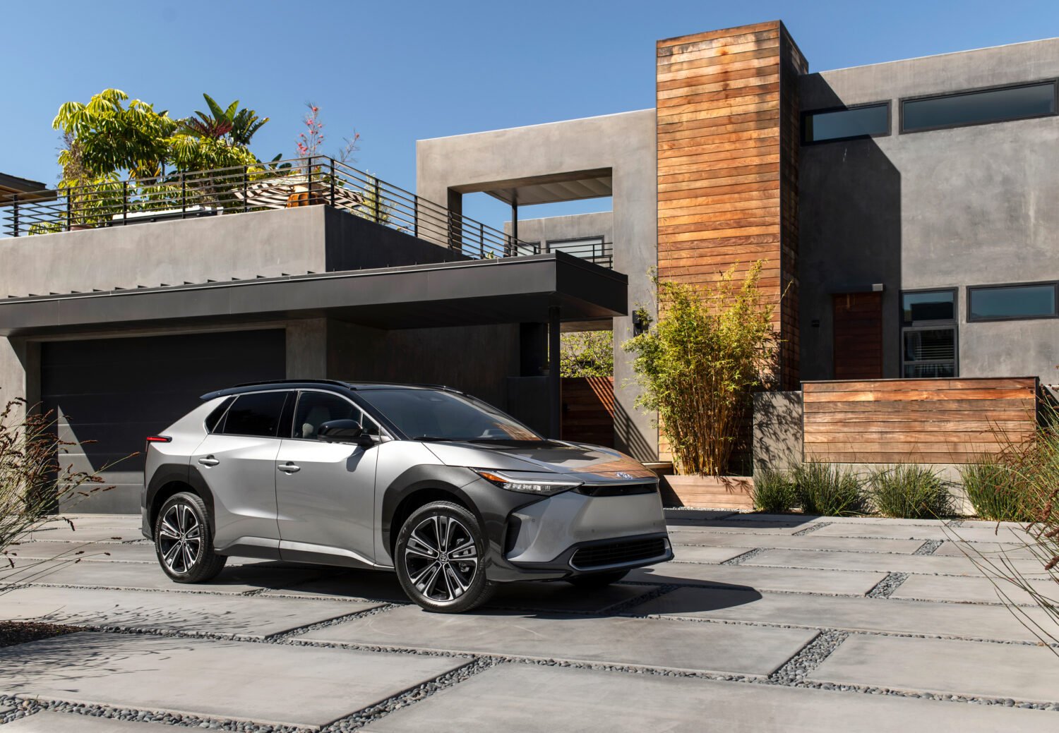 تويوتا bZ4X 2024 الجديدة بجميع الفئات والأسعار المتوفرة وأبرز العيوب والمميزات تويوتا bZ4X 2024 الجديدة بجميع الفئات والأسعار المتوفرة وأبرز العيوب والمميزات 8