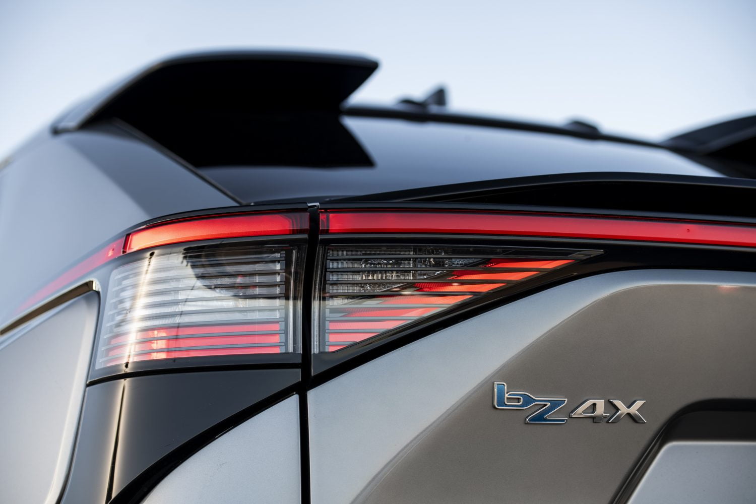 تويوتا bZ4X 2024 الجديدة بجميع الفئات والأسعار المتوفرة وأبرز العيوب والمميزات تويوتا bZ4X 2024 الجديدة بجميع الفئات والأسعار المتوفرة وأبرز العيوب والمميزات 32