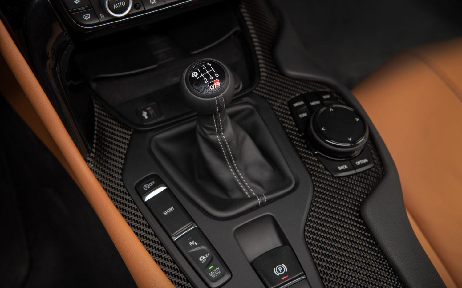 صور تويوتا سوبرا 2024 بجودة عالية من الداخل والخارج والألوان المتوفرة صور تويوتا سوبرا 2024 ناقل الحركة