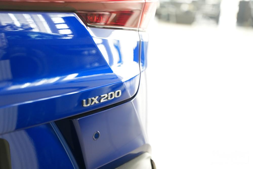 صور لكزس UX 2024 بجودة عالية من الداخل والخارج والألوان المتوفرة صور لكزس UX 2024 بجودة عالية من الداخل والخارج والألوان المتوفرة 17