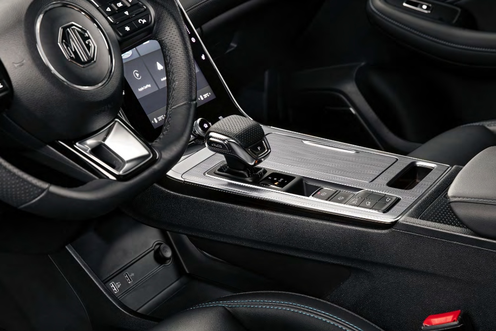 سيارة ام جي RX5 2024 تعرف على مواصفات الكروس اوفر الحديثة من الصانع الصيني سيارة ام جي RX5 2024 الكونسول الوسطي