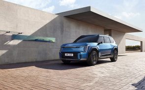 كيا EV9 2024 في السعودية: هذه أبرز مواصفات الـSUV الكهربائية المرتقب توفرها في صالات العرض قريبا كيا EV9 2024 في السعودية: هذه أبرز مواصفات الـSUV الكهربائية المرتقب توفرها في صالات العرض قريبا 6