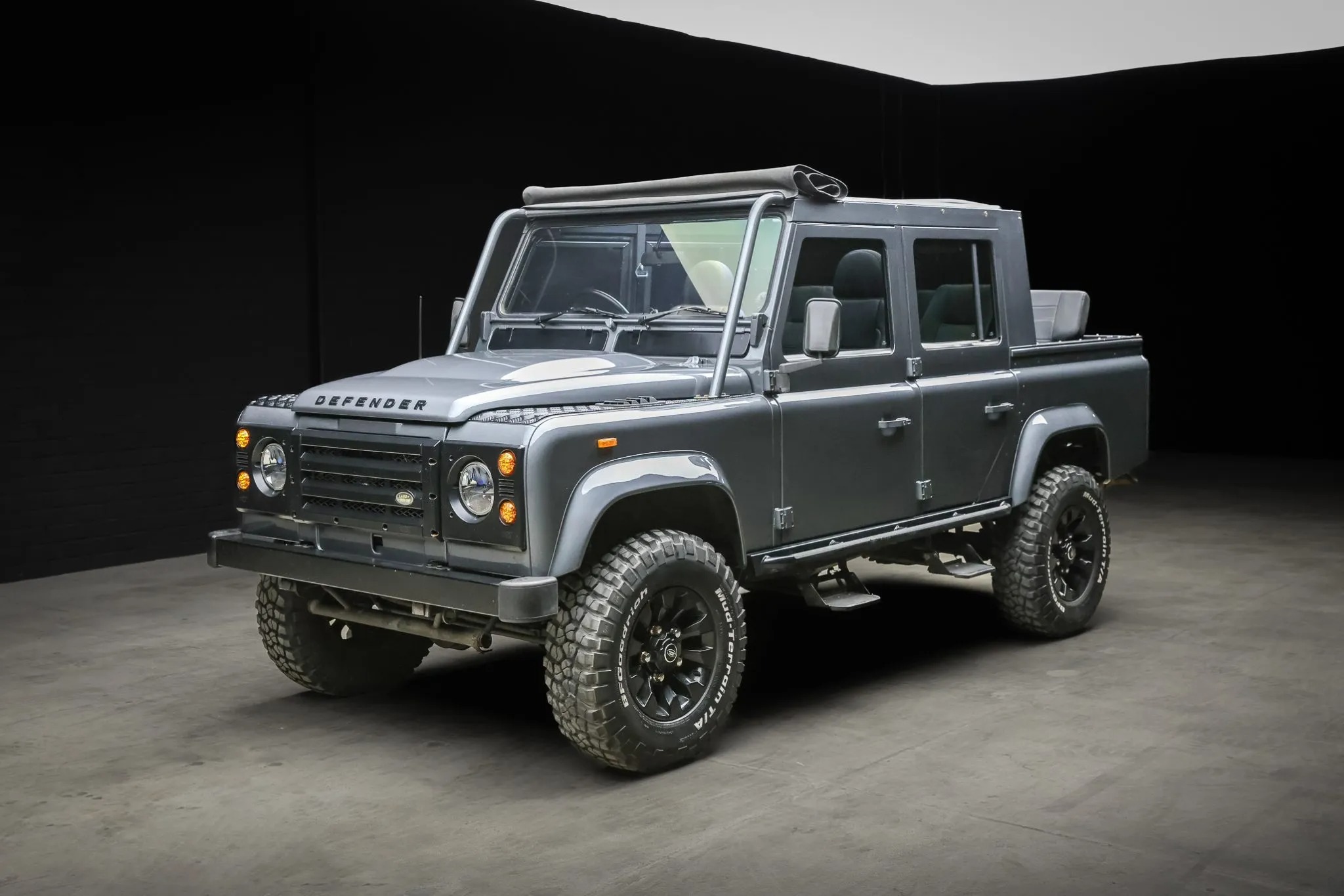 لاندروفر ديفندر 1989 كلاسيكية تحصل على عملية تجديد مدهشة وتُعرض للبيع بمزاد علني لاندروفر ديفندر 1989 كلاسيكية تحصل على عملية تجديد مدهشة وتُعرض للبيع بمزاد علني 4