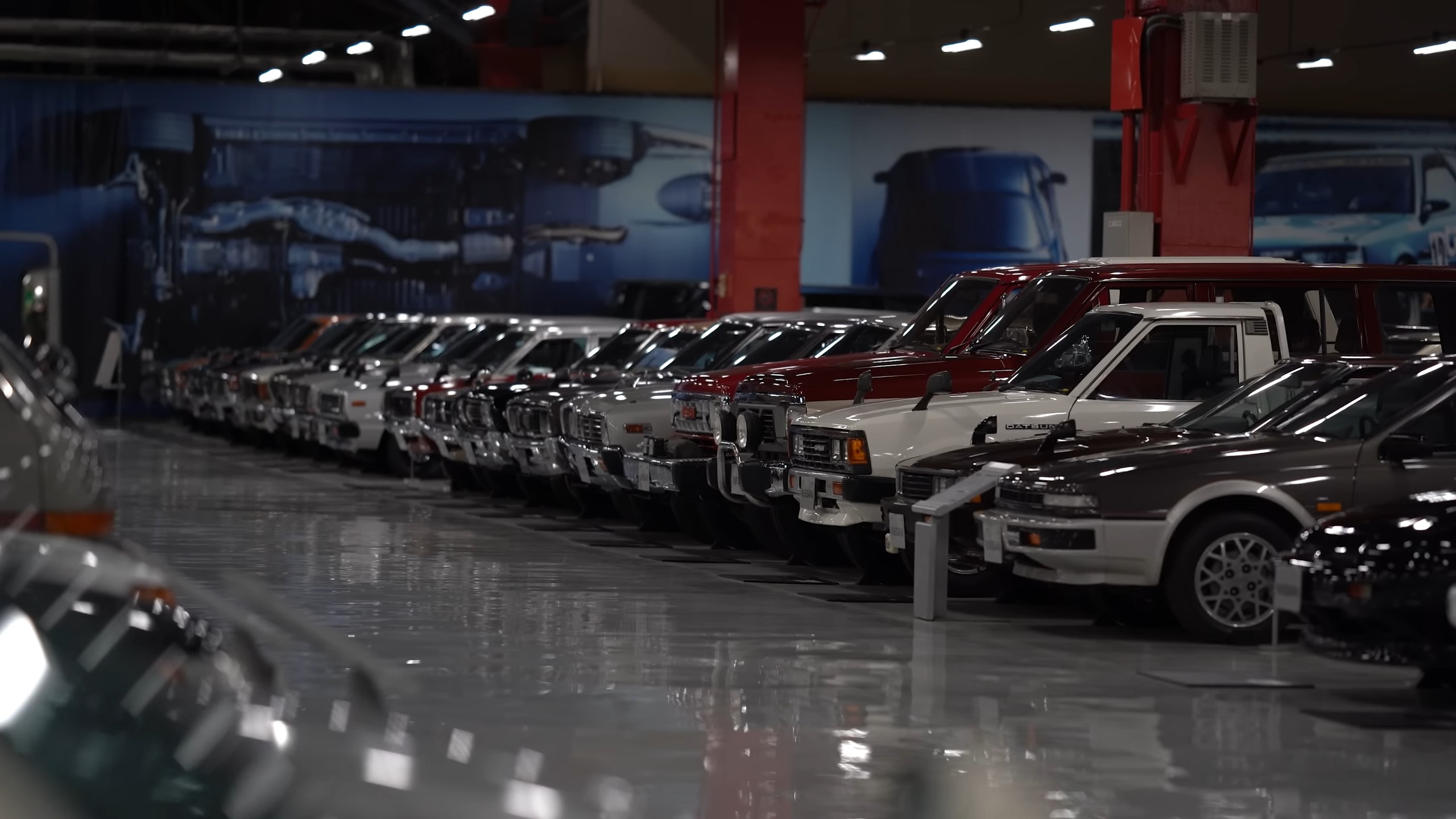 مجموعة سرية لسيارات نيسان في اليابان تضم كافة الطرازات التاريخية منذ تأسيس العلامة مجموعة سرية لسيارات نيسان في اليابان تضم كافة الطرازات التاريخية منذ تأسيس العلامة 17