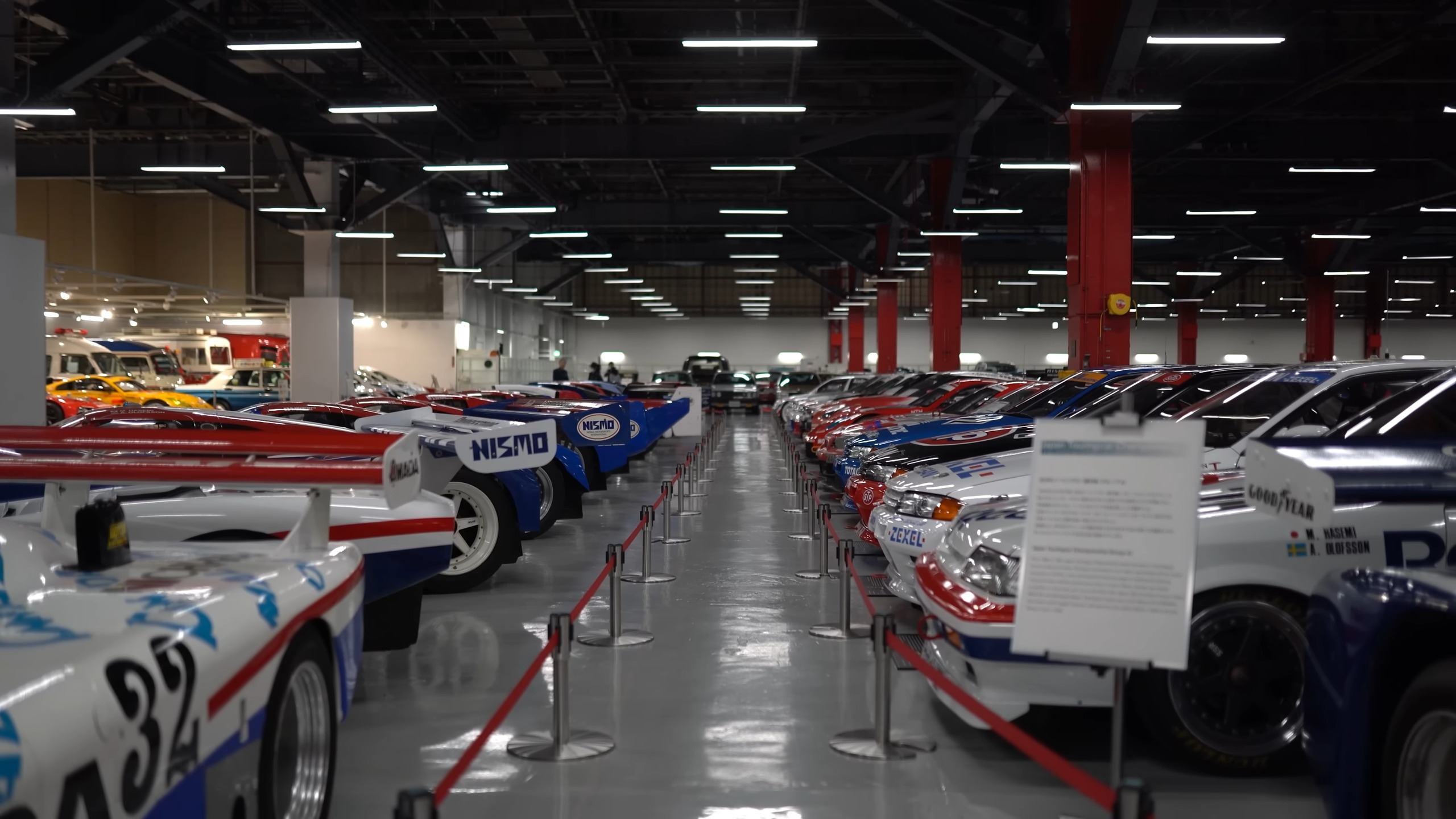 مجموعة سرية لسيارات نيسان في اليابان تضم كافة الطرازات التاريخية منذ تأسيس العلامة مجموعة سرية لسيارات نيسان في اليابان تضم كافة الطرازات التاريخية منذ تأسيس العلامة 15