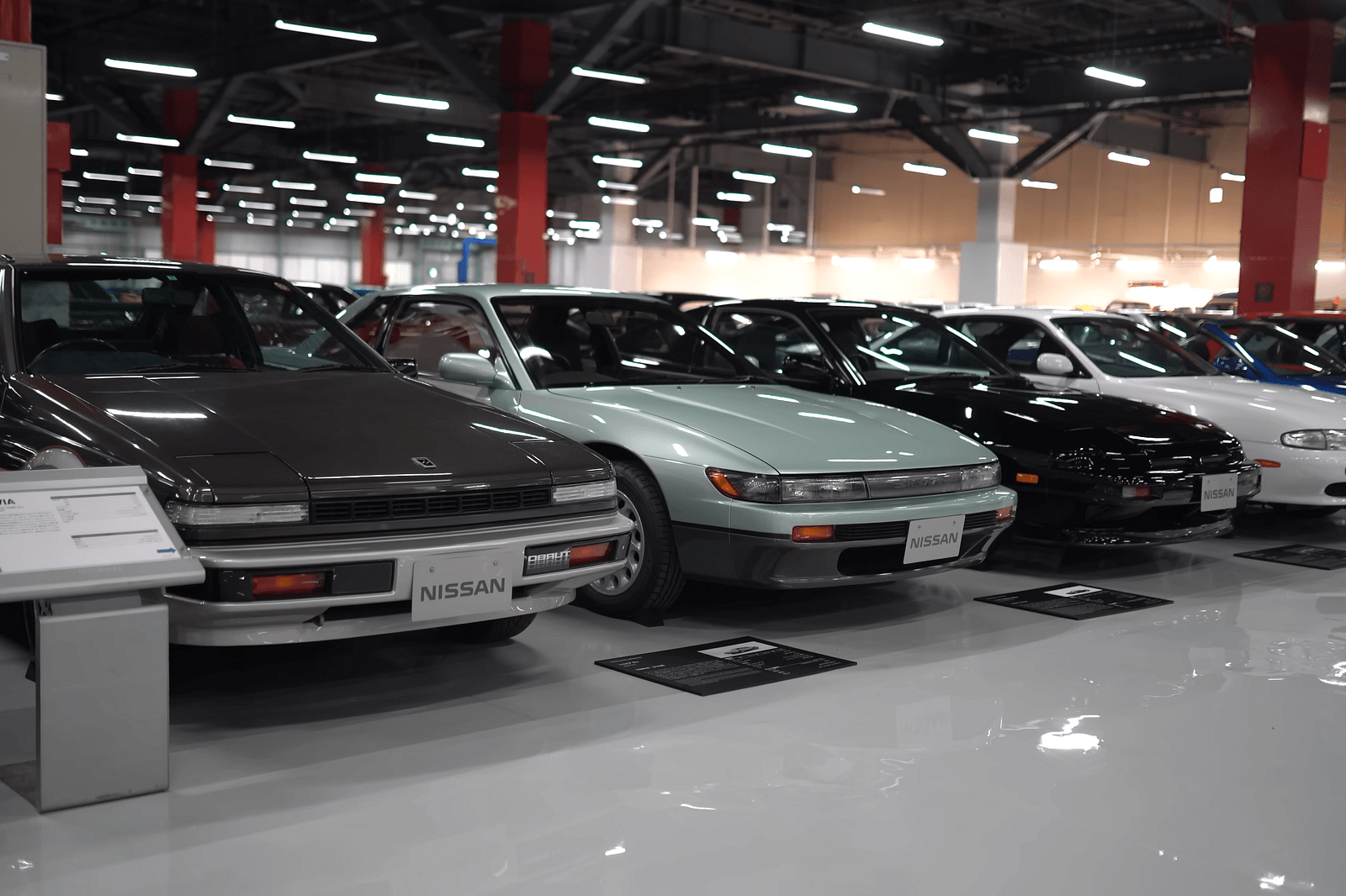 مجموعة سرية لسيارات نيسان في اليابان تضم كافة الطرازات التاريخية منذ تأسيس العلامة مجموعة سرية لسيارات نيسان في اليابان تضم كافة الطرازات التاريخية منذ تأسيس العلامة 13